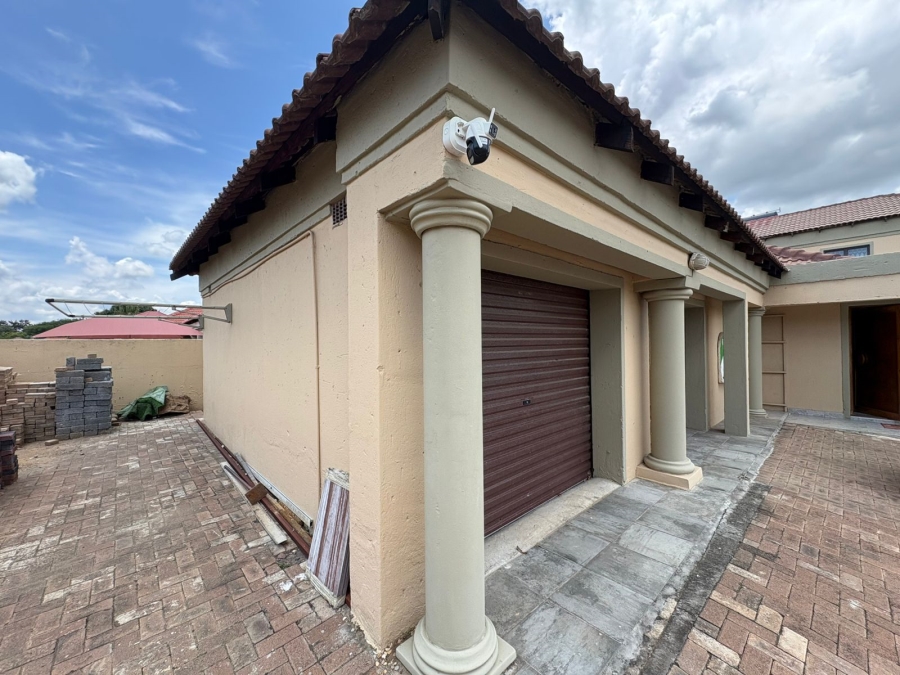 4 Bedroom Property for Sale in Waterval East North West